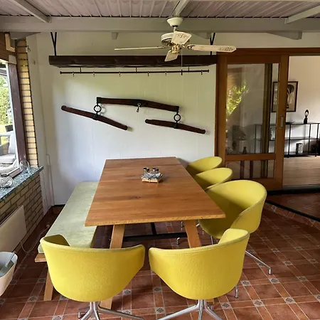 Villa Hyggeligt Med Pool Og Sauna Vejby