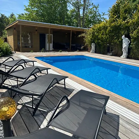 Villa Hyggeligt Med Pool Og Sauna