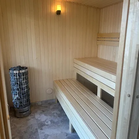 Villa Hyggeligt Med Pool Og Sauna