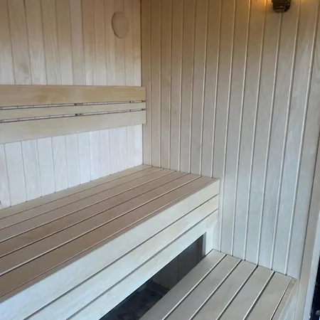 Hyggeligt Med Pool Og Sauna Vejby