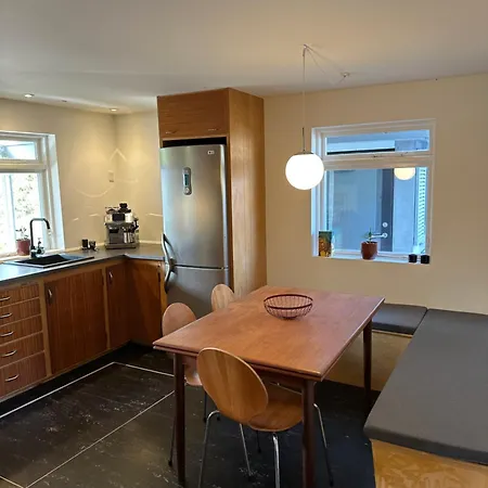 Hyggeligt Med Pool Og Sauna Vejby